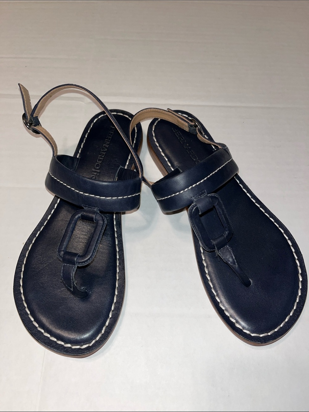 Bernardo Navy Leather Thong T-Strap Sandals 7
